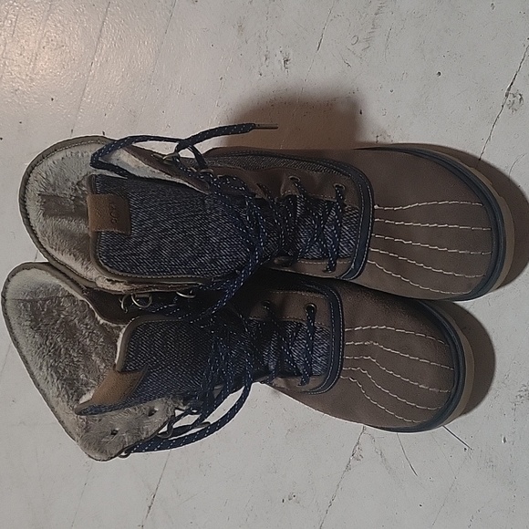 Roxy Nikko winter boots 8.5 great condition worn 1 season - Picture 2 of 5